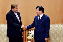 Phó Thủ tướng Trịnh Đình Dũng tại buổi tiếp ông Paul Greenwood, Phó Chủ tịch phụ trách khí và năng lượng Tập đoàn Exxon Mobil. Ảnh: VGP