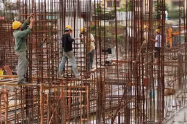 Nhiều dự án bất động sảndo các Tổng công ty đầu tư từ gầnchục năm trước đến nay vẫn chưa hoàn thành. Ảnh minh họa:Vũ Lê.