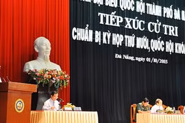 Phó Chủ tịch Quốc hội Huỳnh Ngọc Sơn phát biểu tại buổi tiếp xúc cử tri TP. Đà Nẵng sáng 1/0 (Ảnh: HC)