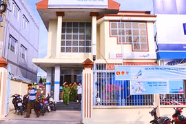 Hiện trường vụ cướp ngân hàng. Ảnh: Vĩnh Nam/VnExpress