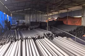 Kho hàng chứa ống nhựa nghi giả nhãn hiệu Nhựa Tiền Phong. Ảnh: Nhựa Tiền Phong