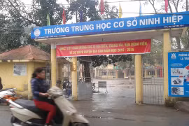 Hàng nghìn học sinh ở Ninh Hiệp đã nghỉ học tham gia phản đối xây Trung tâm Thương mại