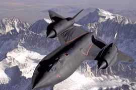 SR-71 bay nhanh gấp 3 lần vận tốc âm thanh, bay cao hơn 26 km - Ảnh: Không lực Mỹ