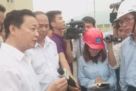 Bộ trưởng Trần Hồng Hà thị sát việc xả thải của FHS Hà Tĩnh và khẳng định, pháp luật Việt Nam không cho phép đặt ống ngầm xả thải.