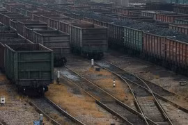 Tình cảnh oái oăm của Ukraine: mua 40.000 tấn than mỗi ngày từ ly khai