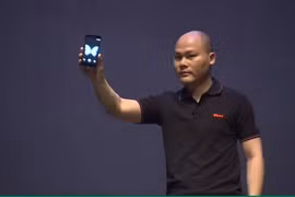 Ông Nguyễn Tử Quảng giới thiệu ra mắt Bphone