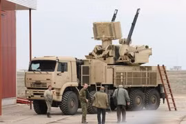 Tổ hợp tên lửa "Pantsir-S".