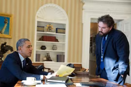 Ông Cody Keenan được Tổng thống Obama mô tả giống nhà văn Hemingway vì bộ râu rậm - Ảnh: Nhà Trắng
