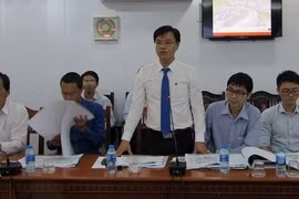 Đại diện Công ty Cổ phần Him Lam báo cáo đề xuất tại cuộc họp. Ảnh: Cổng thông tin điện tử tỉnh Long An