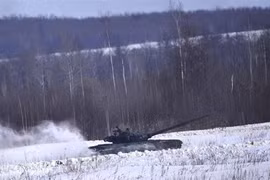 Video lính tăng Nga thi đấu vào "đội tuyển" dự Tank Biathlon 2016
