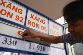 Giá xăng hiện đang ở mức 17.300 đồng/lít sau lần điều chỉnh vào hôm 3/9. Ảnh: VNE
