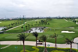 Sân golf rộng 157 ha trong sân bay Tân Sơn Nhất. Ảnh: Mạnh Tùng.