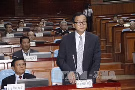 Chủ tịch CNRP Sam Rainsy phát biểu tại phiên họp Quốc hội khóa 5. Ảnh: Xuân Khu - P/v TTXVN tại Campuchia.