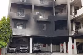 Sở KHĐT Bình Thuận bị các đối tượng quá khích đập phá, đốt cháy ngày 10/6. Ảnh: Tuổi trẻ