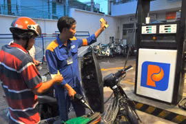 Xăng dầu trong nước đang bị sức ép tăng giá