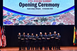 Các nhà lãnh đạo ASEAN tại lễ khai mạc. Ảnh: Nhật Bắc