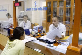 Theo báo cáo của Bộ Nội vụ, đến thời điểm ngày 30/11/2015 đã có hơn 5.400 cán bộ, công chức bị cắt giảm biên chế. (Ảnh minh họa)