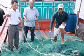 Nhiều tàu cá ngư dân Thừa Thiên - Huế bị tàu Trung Quốc cắt phá ngư lưới cụ