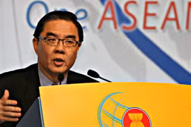 'Lào, Campuchia đã qua mặt ASEAN trong vấn đề Biển Đông'