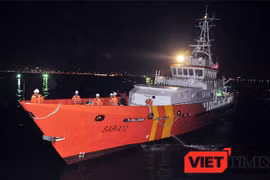 Tàu SAR 412 liên tục xuyên biển cứu ngư dân bị nạn