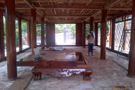 Ngôi nhà thờ chính có những chi tiết phức tạp nên nhóm thợ này chưa thể biết thời gian hoàn tất.