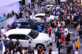 Ôtô tăng giá 30%: Cú lừa mùa Tết