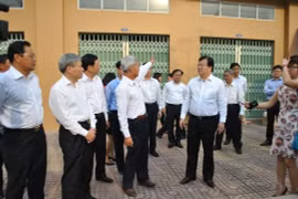 Đoàn công tác của Bộ Xây dựng tại một dự án nhà ở xã hội ở KCN Nhơn Trạch, Đồng Nai hồi đầu năm 2015. Ảnh: Mạnh Tùng 