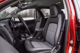 Vị trí dây đai an toàn hàng ghế trước trên Chevrolet Colorado 2015