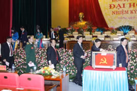 Các đại biểu dự Đại hội bộ tỉnh Vĩnh Phúc bỏ phiếu bầu Ban chấp hành Tỉnh ủy nhiệm kỳ 2015-2010 - Ảnh: Báo Vĩnh Phúc