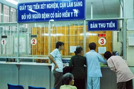 Tăng viện phí: Câu chuyện lý thuyết và thực tế