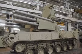 Hệ thống tên lửa Pantsir lắp đặt trên khung gầm bánh xích GMZ-352M1E