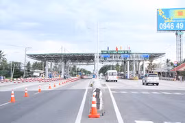 Trạm thu phí Cai Lậy (Tiền Giang). Ảnh: Tiền Phong