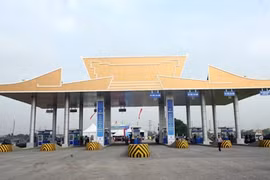 Trạm thu phí cầu Hạc Trì. Ảnh: Tiến Hiếu 
