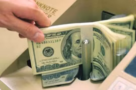 NHNN tiếp tục bán USD