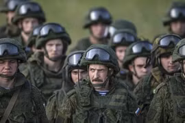 Cuộc chiến ở miền đông Ukraine vẫn chưa lắng dịu khi Kiev tố cáo Nga đưa quân nhân chuyên nghiệp tới đây. 