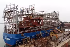 Tàu vỏ sắt Sang Fish 01 sau một thời gian sử dụng bộc lộ nhiều khiếm khuyết khiến ngư dân ngán ngẩm. Ảnh: H.L