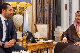 Vua Saudi Salman (phải) đã gặp gỡ Thủ tướng Lebanon Saad Hariri ở Riyadh, Ả Rập Xê-út, ngày 6/11/2017 (ảnh: Defense One)