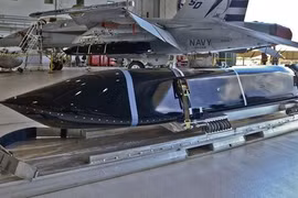 Tên lửa chống hạm tầm xa LRASM của hãng Lockheed Martin (ảnh: Popular Mechanics)