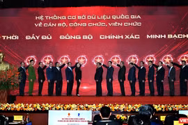 Thủ tướng Phạm Minh Chính và lãnh đạo các bộ, ngành khai trương Cơ sở dữ liệu quốc gia về cán bộ, công chức, viên chức