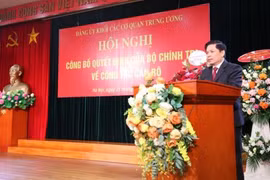 Tân Bí thư Đảng ủy Khối các cơ quan Trung ương Nguyễn Văn Thể phát biểu nhận nhiệm vụ.