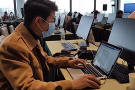 Một số nhóm hacker đang bắt chước các dịch vụ cho vay hoặc giao hàng bằng cách chia sẻ trang web giả mạo hoặc gửi email có tài liệu kế toán giả mạo.
