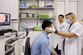 ThS.BS Trần Hữu Thắng – Trưởng khoa Cấp cứu tái khám sau phẫu thuật cho bệnh nhân