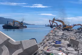 Tính đến cuối tháng 9/2024, dự án xây dựng cơ sở hạ tầng dùng chung khu bến cảng Liên Chiểu đã thi công đạt hơn 72% khối lượng