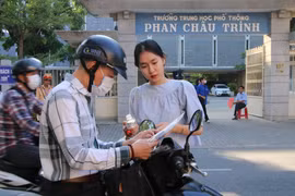 Sáng nay (28/6), gần 13.000 thí sinh trên địa bàn TP Đà Nẵng đã bước vào môn thi thứ nhất của kỳ thi tốt nghiệp THPT năm 2023.