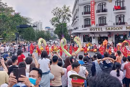 Du khách đến Huế trong dịp lễ 30/4-1/5