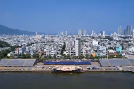 Sân khấu và khán đài cho lễ hội Pháo hoa quốc tế Đà Nẵng -DIFF 2023 đang vào giai đoạn hoàn thiện