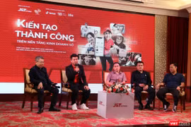 Các diễn giả chia sẻ kinh nghiệm thực chiến trong kinh doanh online, chinh phục khách hàng trên nền tảng số trong khuôn khổ Hội thảo "Kiến tạo thành công trên nền tảng kinh doanh số" 