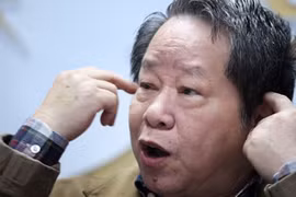 Nhà quan sát Nguyễn Trần Bạt.