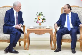 GS. Thomas Vallely tiếp kiến Thủ tướng Nguyễn Xuân Phúc. (Ảnh: VGP)