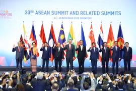 Thủ tướng Nguyễn Xuân Phúc và lãnh đạo các nước ASEAN. Ảnh: VGP/Quang Hiếu